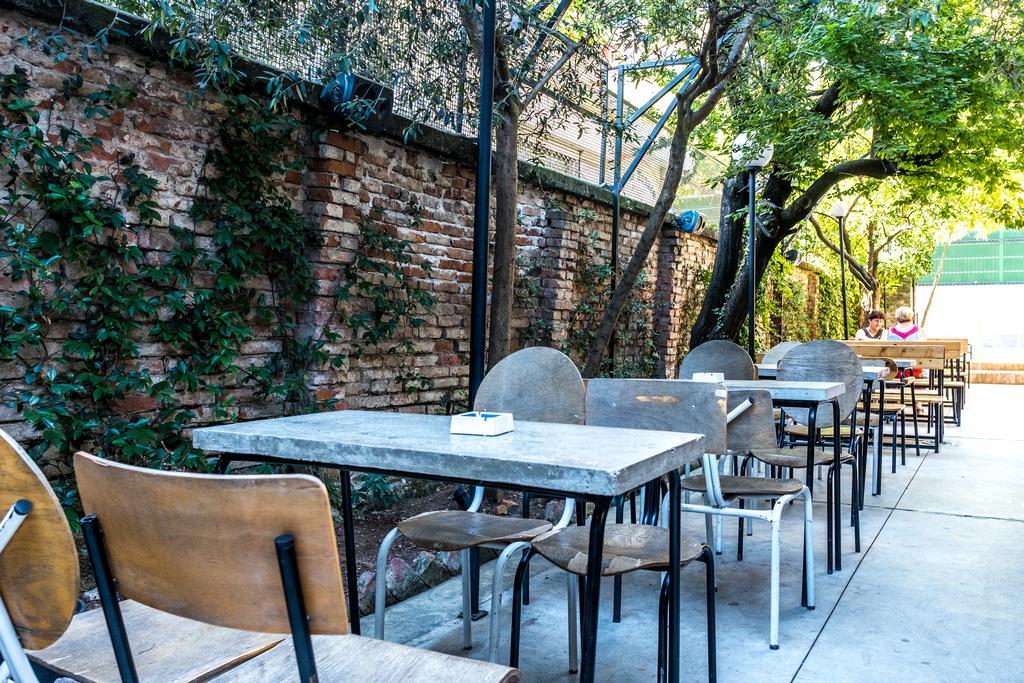 Destil Hostel Tirana Exteriér fotografie