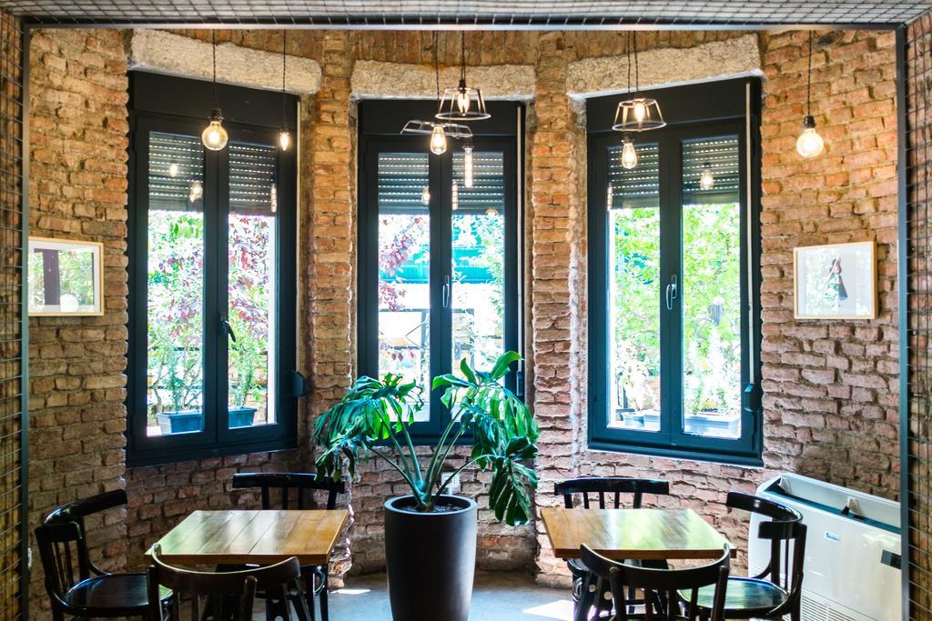 Destil Hostel Tirana Exteriér fotografie